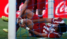 Diego Costa chấn thương kinh hoàng trong trận thắng của Atletico Madrid