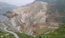 Ngừng phát thủy điện để tìm thi thể cháu bé mất tích