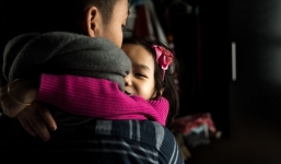 Gặp người đàn ông thành đạt có cô con gái nuôi xinh đẹp nhiễm HIV