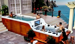 Soi những chiếc bồn tắm xa xỉ giá trăm triệu đồng