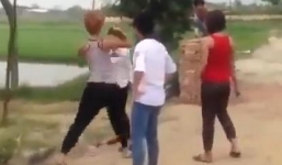 Nói xấu đàn chị, nữ sinh bị đánh hội đồng