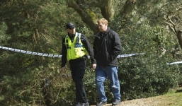 Hoảng hồn phát hiện thi thể người chết trên cây cao 12m