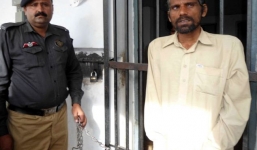 Rùng rợn kẻ ăn thịt hơn 100 xác chết trong nghĩa địa