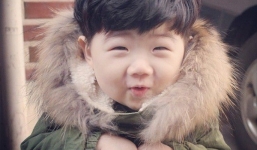 Nhóc tỳ 'một mí' siêu đáng yêu đốn tim dân mạng