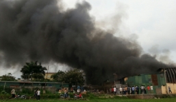 Cháy ngùn ngụt tại công ty Diana gần Times City