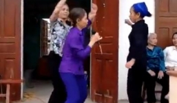 Các cụ nhảy “tưng bừng” không thua kém gì giới trẻ