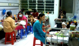 Dịch sởi đang đẩy các bà mẹ vào cơn sợ hãi tột độ