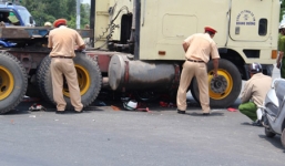 Nam thanh niên bị cuốn vào gầm container, 2 chân bị cán nát