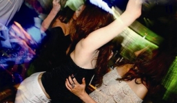 Thỏa thuận ngầm của gái 'gái bao' vũ trường