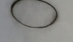 Nữ sinh Anh phát hiện vật thể lạ bí ẩn trên bầu trời