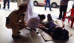 CSGT cứu sống một thanh niên ngất vì đói ở đường cao tốc