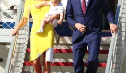 Vợ chồng hoàng tử Anh cùng con trai rạng rỡ tại sân bay Australia