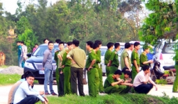 Chủ tịch xã 'cướp' điện thoại của phóng viên