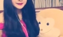 Nữ sinh ĐH Y khoe mặt xinh, dáng chuẩn trong 'Nỗi nhớ anh'