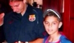 Từ cậu bé xin chữ ký, cướp luôn vợ thần tượng