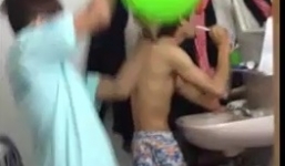 Cười bể bụng với trò đùa 'tai quái' của sinh viên