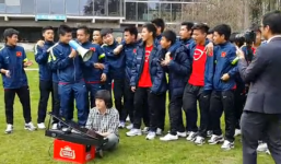 Clip: 'Cơn mưa ngang qua' phiên bản U19 Việt Nam