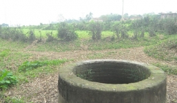 Mẹ đẻ chính là người ném con 3 tuổi xuống giếng làng