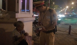 Cụ bà nghèo bị kẻ gian rạch túi, lấy sạch tiền