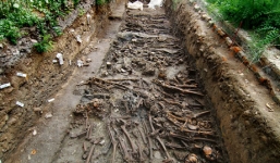 Hòn đảo 'ma ám' chứa 100.000 xác chết được bán đấu giá