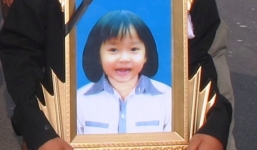 Nỗi đau người mẹ chứng kiến con gái bị xe máy chở 3 đâm chết