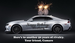 Ford Mustang được đối thủ truyền kiếp Chevrolet Camaro chúc mừng