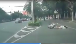 Bị giật túi xách, cô gái ngã bất tỉnh giữa đường