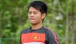 Văn Quyến bị nghi lại bán độ, người hâm mộ “đứng tim”