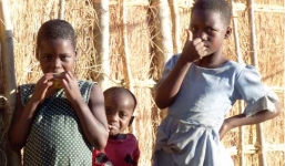 Ghê rợn lớp học tình dục, hủ tục tẩy trần phụ nữ Malawi