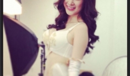 Angela Phương Trinh cong cớn khoe 3 vòng nuột nà