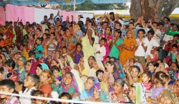 Đám cưới bò trị giá hơn 300 triệu đồng, thu hút 5.000 khách mời