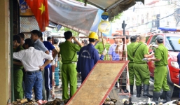 Khám nghiệm hiện trường tìm nguyên nhân vụ hai vợ chồng chết cháy trong hàng tạp hóa