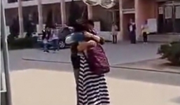 Màn tỏ tình của nữ sinh bị câm lay động trái tim bạn trẻ