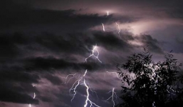 Thương tâm sét đánh chồng chết, vợ bị thương 