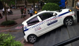 Taxi leo vỉa, tông bị thương người cao tuổi