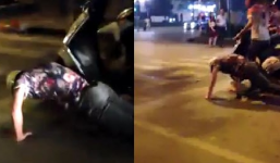 Clip: Bị cướp xe máy khi mải mê 'hít đất' nơi đèn đỏ