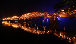 Clip: 'Cháy' cầu Trường Tiền