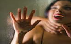 Nửa đêm, chồng bóp cổ vợ đến chết trong phòng trọ