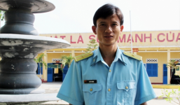 Khen thưởng thiếu úy quân đội dũng cảm bắt kẻ cướp giật