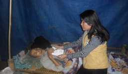 Nghị lực phi thường của cô nữ sinh nghèo chiến thắng bệnh tật