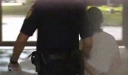 Háo hức đi 18 tiếng tới gặp bạn tình 14 tuổi, ấu dâm được đưa thẳng” vào nhà tù