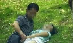 Bắt quả tang nữ sinh 'đổi sex lấy điểm' ở sân trường