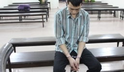 Đâm bạn gái xong, về nhà cứa tay tự tử nhưng... sợ đau