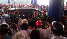 Lên cơn “động kinh”, tài xế xe khách khỏa thân làm loạn cây xăng