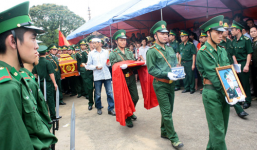 Vụ người Trung Quốc xả súng ở cửa khẩu: Hai liệt sĩ được nâng quân hàm