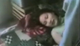 'Đổi sex lấy điểm': Nữ sinh và thầy giáo 'quan hệ' ngay trong sân trường