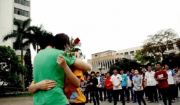 Clip tỏ tình lãng mạn của nam sinh ĐH Bách Khoa