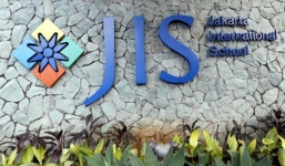 Học sinh 5 tuổi bị lao công 'làm nhục' ngay trong trường học