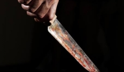 Thẳng tay đâm 10 nhát dao vào cổ bạn vì dám quỵt nợ