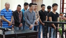 Chém nhau loạn xạ rồi truy đuổi bằng taxi như phim hành động